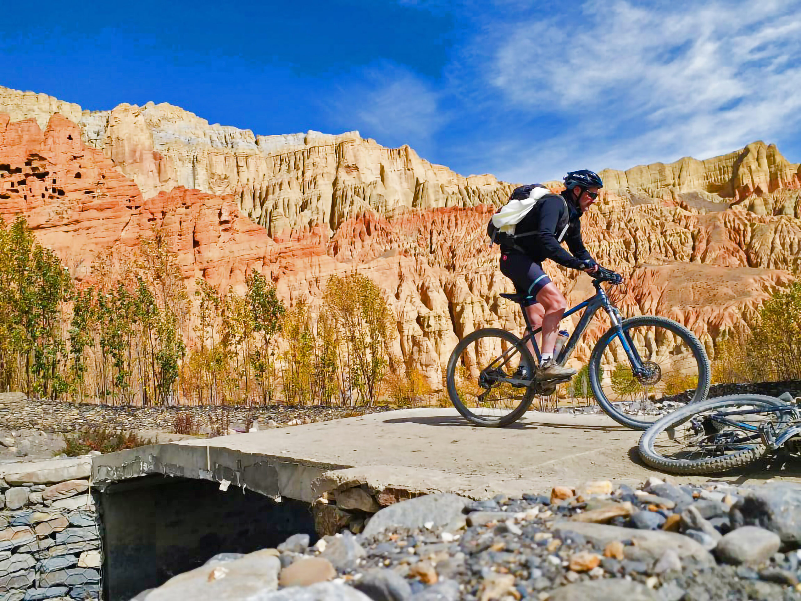 book mountain biking in Nepal